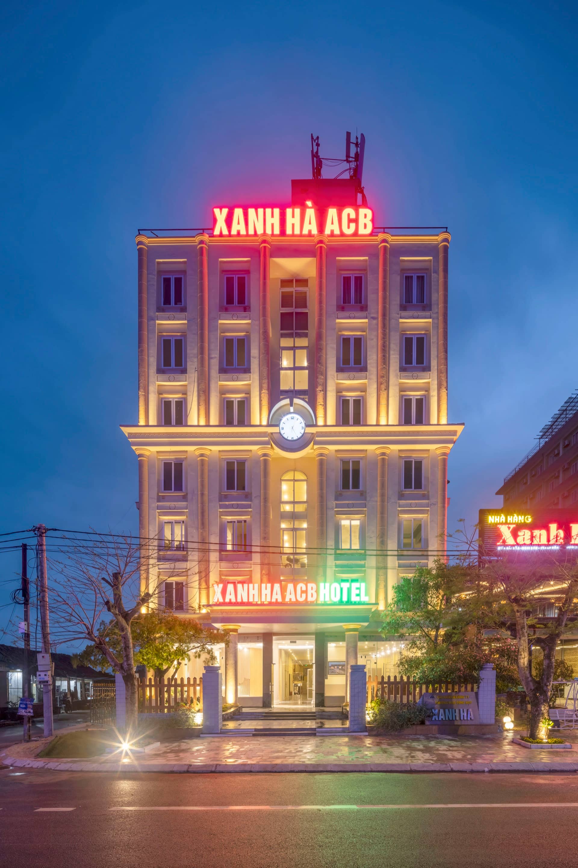 Khung cảnh xung quanh